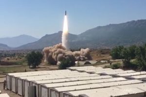 Hakurk'taki ter&ouml;r yuvalarına f&uuml;ze atışı