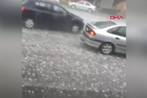 Yumurta b&uuml;y&uuml;kl&uuml;ğ&uuml;nde yağan dolu paniğe neden oldu
