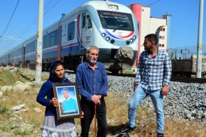 Aracına tren &ccedil;arpmasıyla &ouml;len oyuncunun ailesinden karara tepki