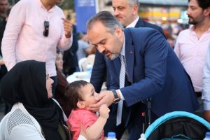 Bursa B&uuml;y&uuml;kşehir Belediye Başkanı Aktaş Gemlik'te vatandaşlarla bir araya geldi