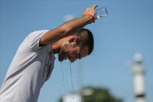 'Sıcaklarda kalbinizi korumak i&ccedil;in beyaz ve bol giysiler giyin'