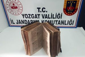 Yozgat'ta 600 yıllık kitap ele ge&ccedil;irildi