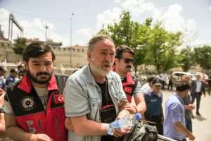 Z&uuml;mr&uuml;t Apartmanı kitabı yazarı adliyede