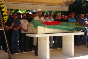 Uyuşturucudan &ouml;len 2 gen&ccedil;, toprağa verildi