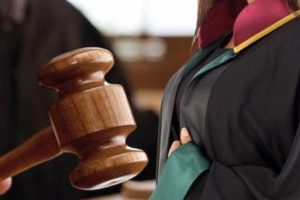 İzmir Barosu'ndan 'etek boyu' tartışması tepkisi