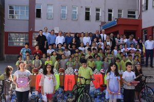 Bursa Gemlik'te &ouml;ğrenciler &ccedil;evre konusunda b&uuml;y&uuml;klere &ouml;rnek oldu