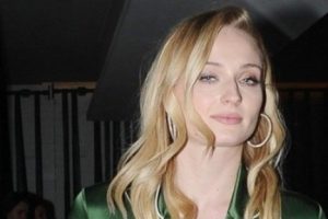 Game of Thrones'un yıldız ismi pijamayla sokakta
