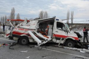 Ambulansa &ccedil;arparak &ouml;l&uuml;me neden olan TIR şof&ouml;r&uuml;ne hapis