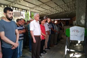 İnşaattan d&uuml;şerek &ouml;len marangoz toprağa verildi