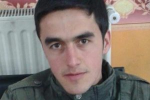 İneğin &ccedil;arptığı gen&ccedil; hayatını kaybetti