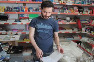 Bursa'da Hızır gibi marketleri dolaşıyor! Şov yapan hayırseverler &ouml;rnek alsın (&Ouml;ZEL HABER)