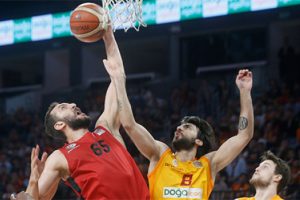 Galatasaray'da oyuncular idmana &ccedil;ıkmadı