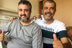 Ağabeyini b&ouml;breğiyle hayata bağladı