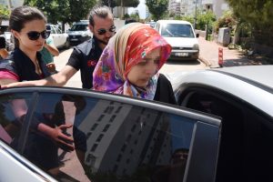 Sevgilisini &ouml;ld&uuml;ren kadın: Bı&ccedil;ağı &ouml;lmemek i&ccedil;in elime aldım