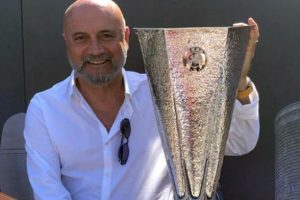 Hikmet Karaman, UEFA Kupası ile poz verdi