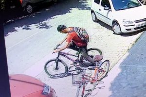 Bisiklet hırsızı su&ccedil;&uuml;st&uuml; yakalandı!