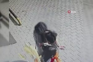 Bursa'da 3 yaşındaki kıza ila&ccedil; dayağı kamerada