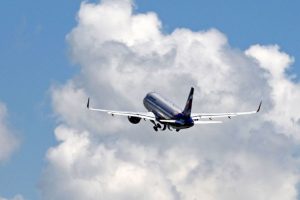 Airbus A320 tipi u&ccedil;ak, acil iniş yaptı