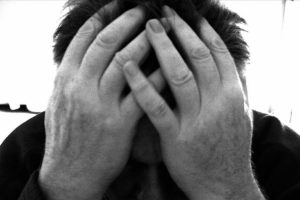 Baş ağrısı depresyonun belirtisi olabilir