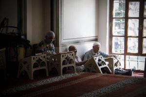 Bursa'nın tarihi camilerinde vatandaşlar itikafa girdi