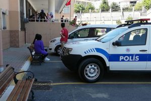 Velisi ile okula gelen &ouml;ğrenci okulu birbirine kattı