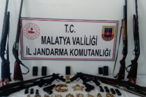 Ka&ccedil;ak silah operasyona 5 g&ouml;zaltı
