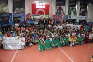 Bursa'da binlerce &ouml;ğrenci sporla buluştu