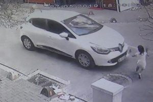 K&uuml;&ccedil;&uuml;k Zeynep'e &ccedil;arpıp ka&ccedil;an s&uuml;r&uuml;c&uuml; serbest bırakıldı