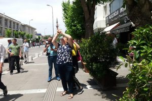 G&uuml;neşin etrafındaki g&ouml;kkuşağı g&ouml;renleri hayran bıraktı
