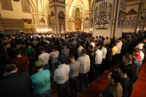 300 bin kişiyle teravih namazı kılınacak