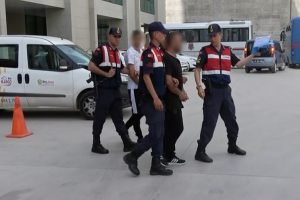 Demiryollarından al&uuml;minyum hırsızlığı zanlıları tutuklandı