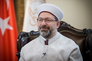 Erbaş: 'Bizi değerli kılan inan&ccedil; ve ahlakı yeniden kuşanma zamanıdır'