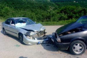 Bursa'da kafa kafaya &ccedil;arpıştılar: 3'&uuml; &ccedil;ocuk 5 yaralı