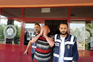 Filmlerden esinlenip şansını denemek i&ccedil;in soygun girişiminde bulundu