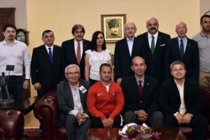 Kılı&ccedil;daroğlu eski milli sporcuları kabul etti