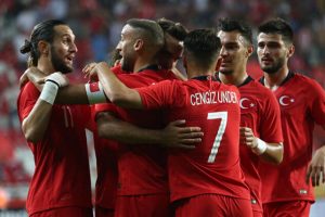 A Milli Takım, Yunanistan'ı ilk yarıda devirdi