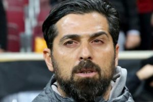 Hatayspor Teknik Direkt&ouml;r&uuml; Palut: &Ccedil;ok &uuml;zg&uuml;n&uuml;z. Şehrimiz i&ccedil;in de &ccedil;ok &uuml;zg&uuml;n&uuml;m