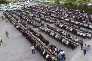 300 torunlu Hamo Ağa, 2 bin kişiye iftar yemeği verdi