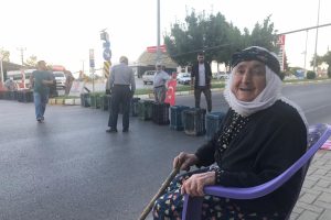 Pamukkale yolunda kriz: K&ouml;yl&uuml;ler yolu kapattı