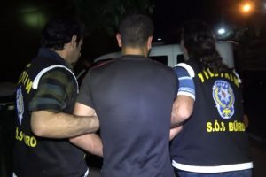 Su&ccedil; dosyası hayli kabarıktı... Bursa'da polisten ka&ccedil;amadı