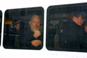 "Assange psikolojik işkence belirtileri taşıyor, ABD'ye iade edilmemeli"