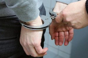 Aralarında doktor ve &ouml;ğretmenlerinde olduğu 9 kişi yakalandı