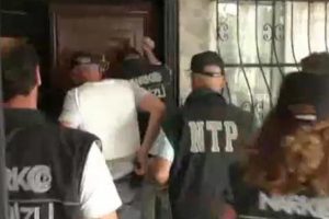 Uyuşturucu hapları tuvalete atarken yakalandı
