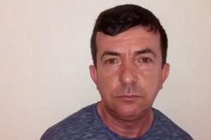 Birlikte yaşadığı kadını &ouml;ld&uuml;r&uuml;p ertesi g&uuml;n polise teslim oldu