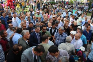 Milletvekili Erol, halk k&uuml;rs&uuml;s&uuml;nde vatandaşları dinledi