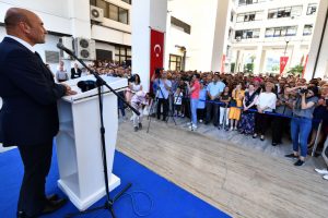 Başkan Soyer, belediye personeli ile bayramlaştı