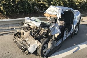 Bursa'da TIR'a &ccedil;arpan otomobilde korkun&ccedil; &ouml;l&uuml;m! S&uuml;r&uuml;c&uuml;n&uuml;n kimliği belli oldu
