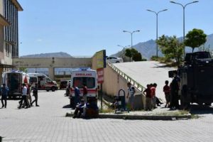 İş&ccedil;ileri taşıyan aracın ge&ccedil;işi sırasında patlama: Bir iş&ccedil;i &ouml;ld&uuml;