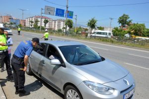 Bursa'da s&uuml;r&uuml;c&uuml;lere karne &ccedil;ocuklardan