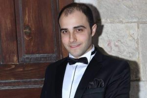 Gen&ccedil; bankacı 5'inci kattan atladı!